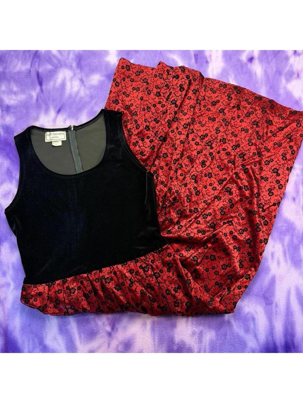 Vtg 90s Red/black velvet midi dress with floral pattern and zipper back.